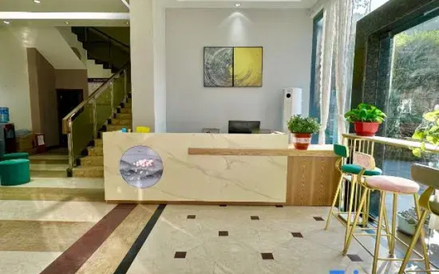Xianlaiju Leisure Homestay (Liujian Ancient Town)