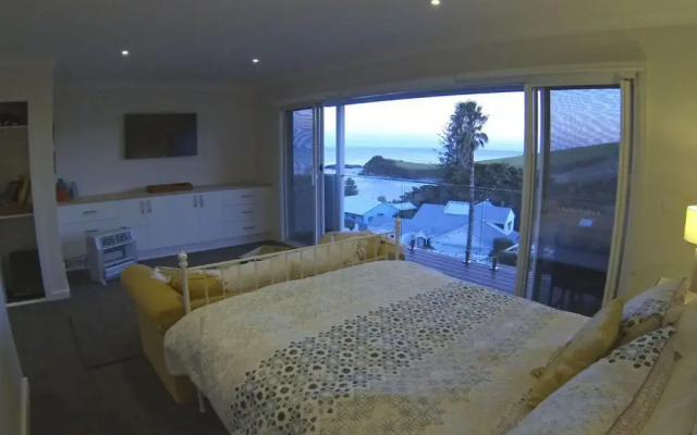 WHALE WATCH FOR FOUR Gerringong 4pm check out Sundays