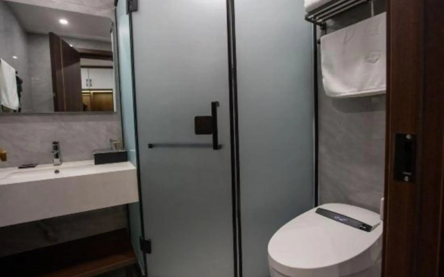 Baicheng Hotel