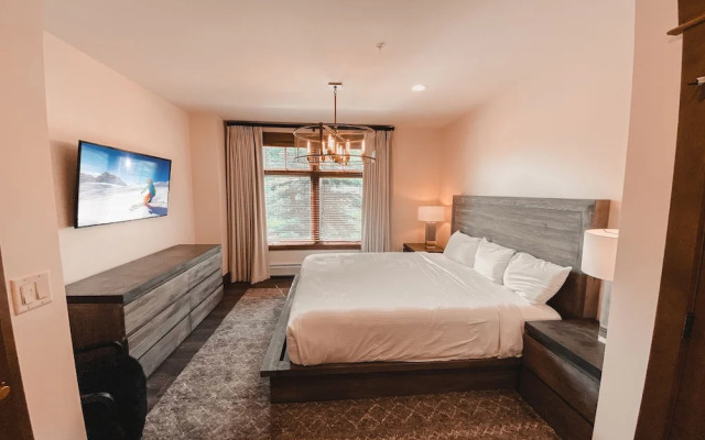 Lone Eagle 3000 by SummitCove Vacation Lodging