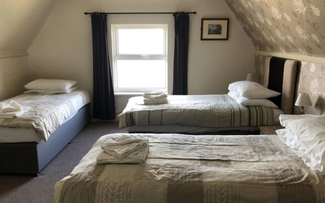 Nomi Rooms & Restaurant