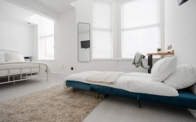 Private Ensuite Minifridge Desk Free Parking