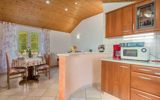 Stunning Apartment in Brsec With 1 Bedrooms and Wifi