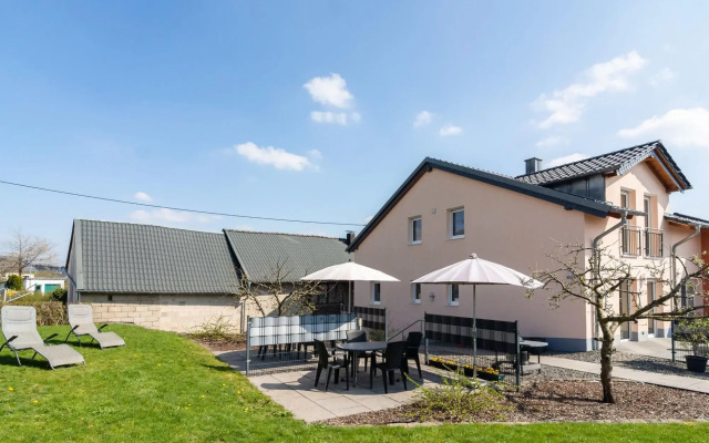 Comfortable Holiday Home in Ellscheid with Garden