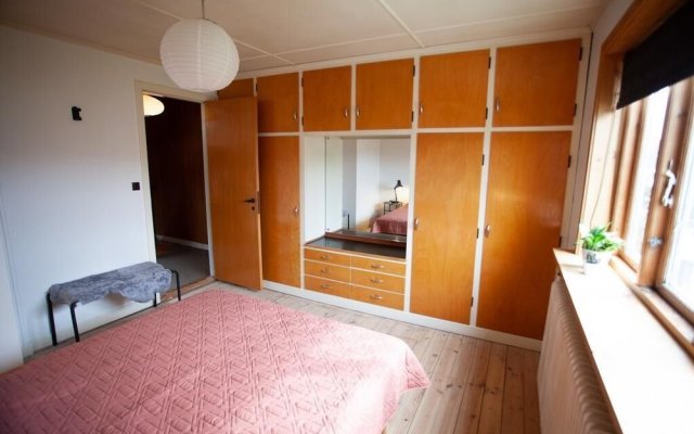 3 Storey 5 Bedroom, 3 Bathroom House in the Center of Tórshavn in Torshavn, Faroe Islands from 320$, photos, reviews - zenhotels.com guestroom