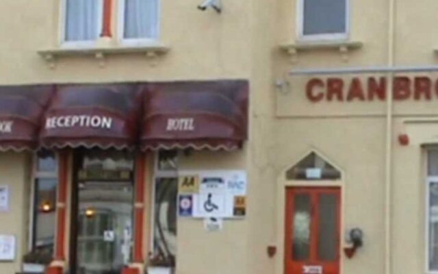 Cranbrook Hotel вид на фасад