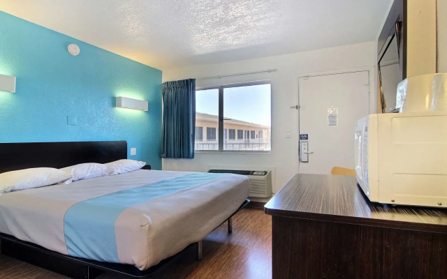 Motel 6 Carlsbad, NM