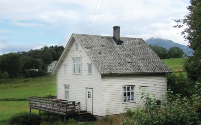 Beautiful Home in Bjoa With 4 Bedrooms