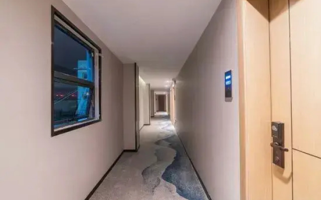 Unitour Hotel (Yulin First People's Hospital Wanhualou)