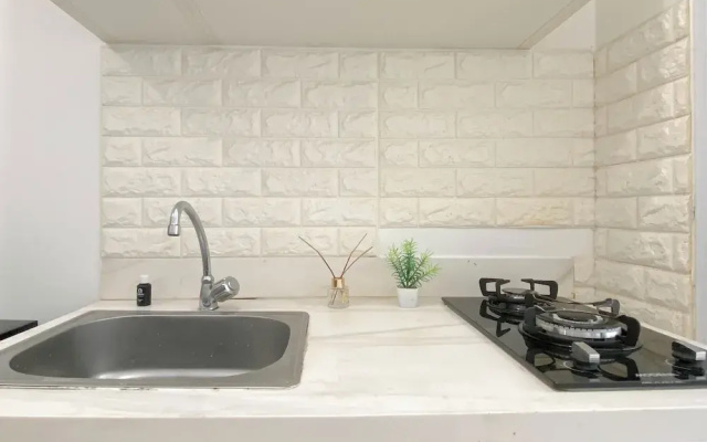 Simple Grey 1Br At Vittoria Residence Apartment