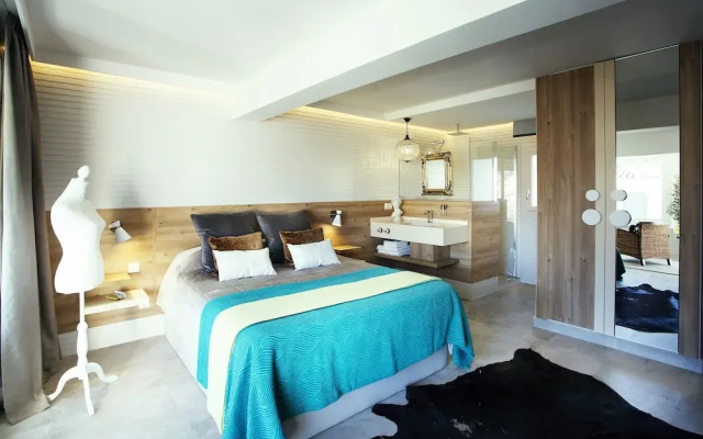 Cabaret Terrace Suite