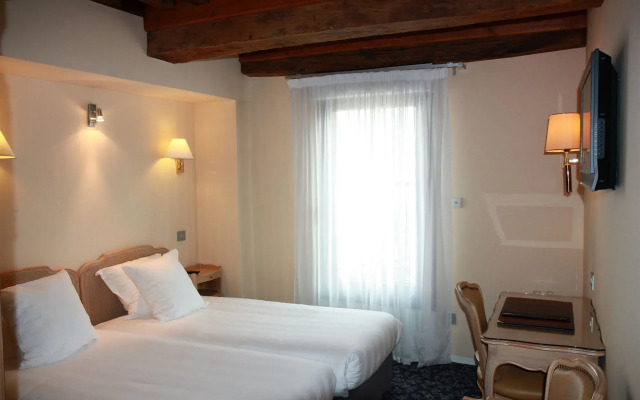 Henry II Hotel