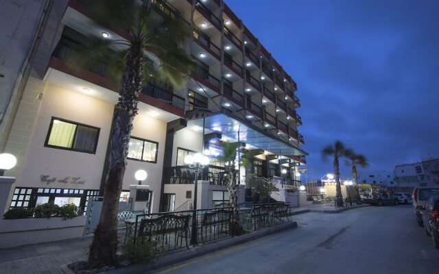 Canifor Hotel вид на фасад