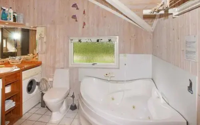 Three-Bedroom Holiday home in Tarm 5