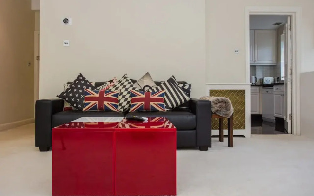 Stylish 2 Bedroom Flat In Prime Kensington