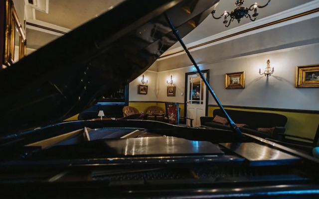 Brook Hall Hotel