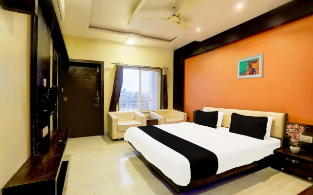 OYO 27960 Hotel Divya Sai Palace