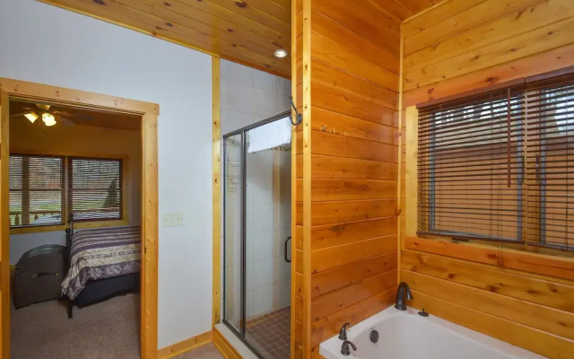 Donovan's Dacha 3 Bedroom House