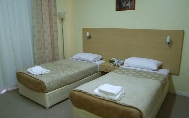 Montreal Hotel - Al Shobak