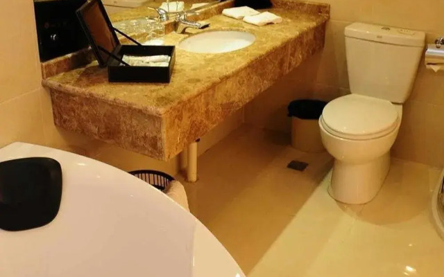 Baicaoyuan Hotel(南京百草园宾馆（草场门南艺二师地铁站店）)