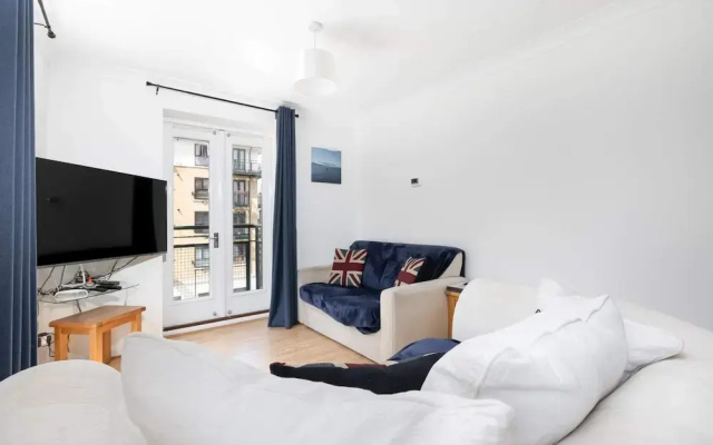 Modern 2 Bed, for up to 4, Excel/city Airport