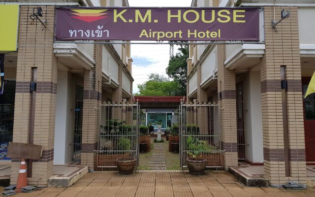 Отель K.M. House вид на фасад