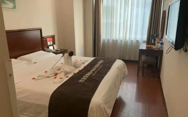 Seven Days Preferred Hotel (Handan Railway Station Handan Road)