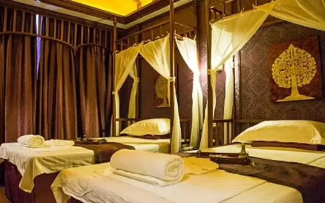 Henson Hotel