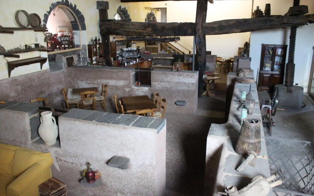 La pietra antica O' munti