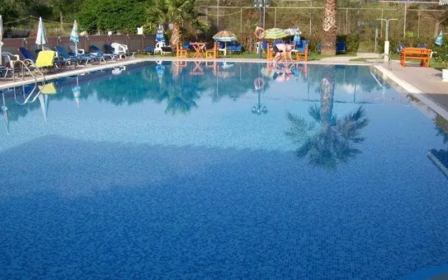 Thomas Bay Hotel