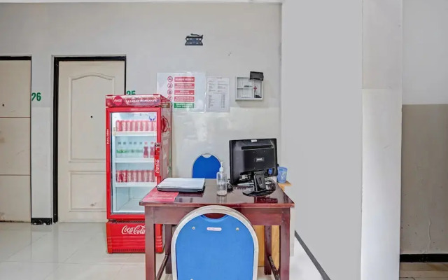 OYO Flagship  90789 Genteng Residence