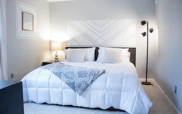 Upscale Condo Private Room