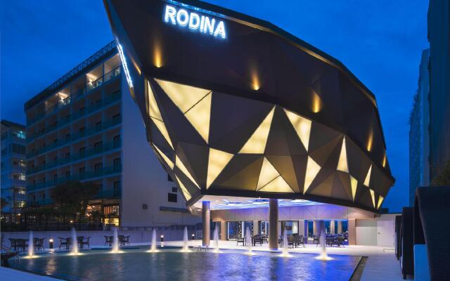 Rodina Beach Hotel вид на фасад