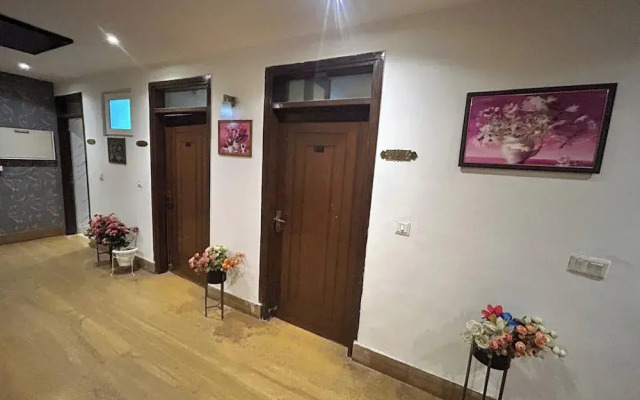 Hotel 82 Inn