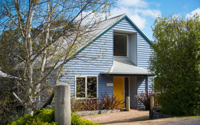 Boatshed Villa Yellow Door