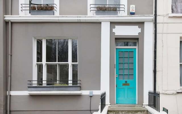 Отель Stunning 2 Bedroom Apartment With Garden in Notting Hill Великобритания, Лондон - отзывы, цены и фото номеров - забронировать отель Stunning 2 Bedroom Apartment With Garden in Notting Hill онлайн вид на фасад