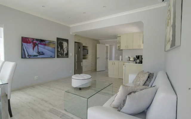 Superior 4-star-apartment Graded by Aa and Tgcsa Close to Constantia Wineroute