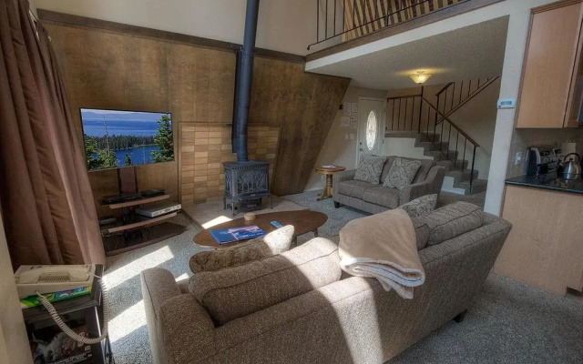 Adorable Gambrel Style Home by RedAwning