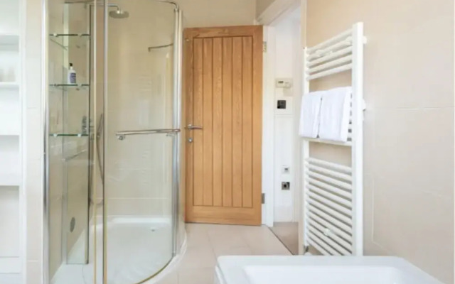 The Kings Row- Quiet 3BD Near Kings Cross
