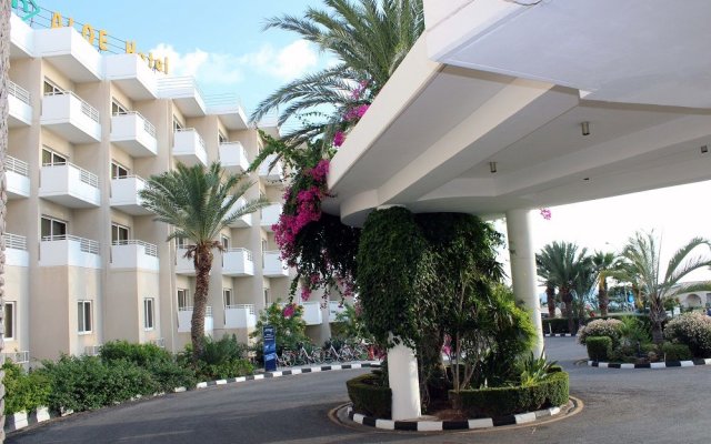 Отель Aloe Hotel Кипр, Пафос - 4 отзыва об отеле, цены и фото номеров - забронировать отель Aloe Hotel онлайн вид на фасад