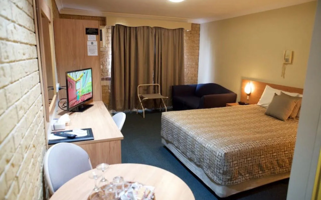 Forest Lodge Motor Inn & Restaurant