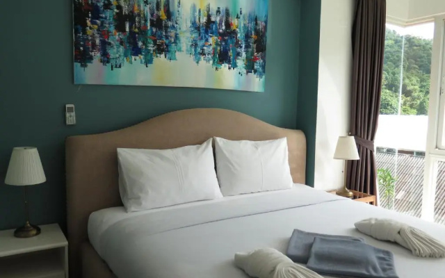 6-38 - 2 Bdr Condo With Balcony and Shared Pool