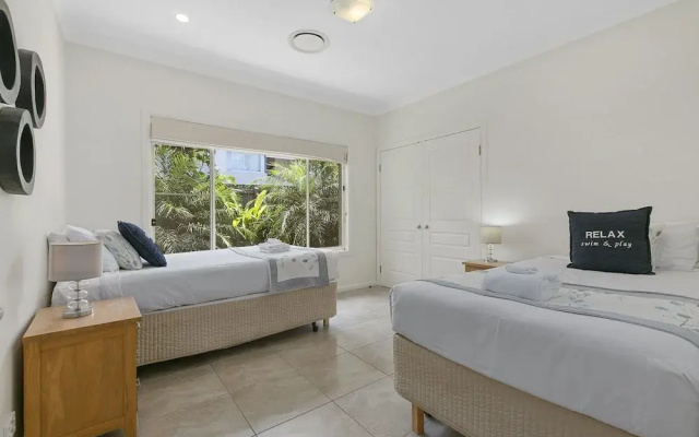 Perfect Family Holiday Home on Noosa Sound - 3 Key Court