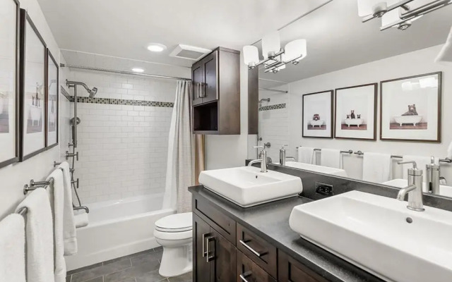 Fifth Avenue Unit 8
