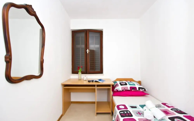 Comfort Apt.w.balcony Near Beach,marjan and Center
