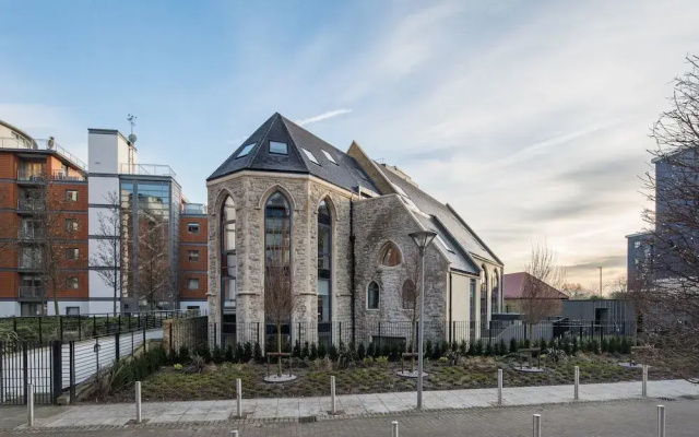 Kew Bridge by Viridian Apartments