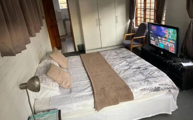 Central suburban suite in the heart of Joburg