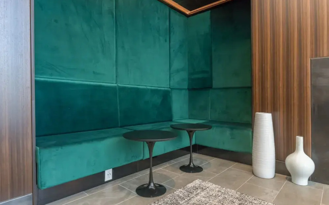 Home Away Luxury Apartments at Warren