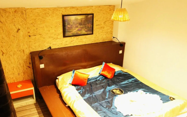 Z's Hostel at Tha Phae Gate