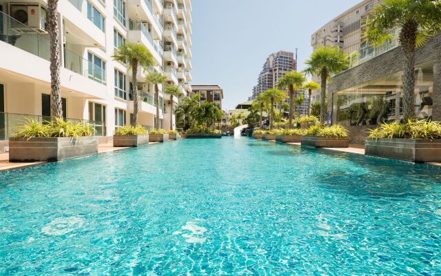 Отель The Cliff Condominium by GrandisVillas Паттайя бассейн